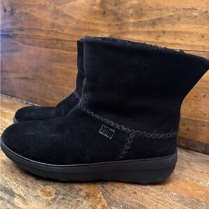 FitFlop mukluk style boots 7